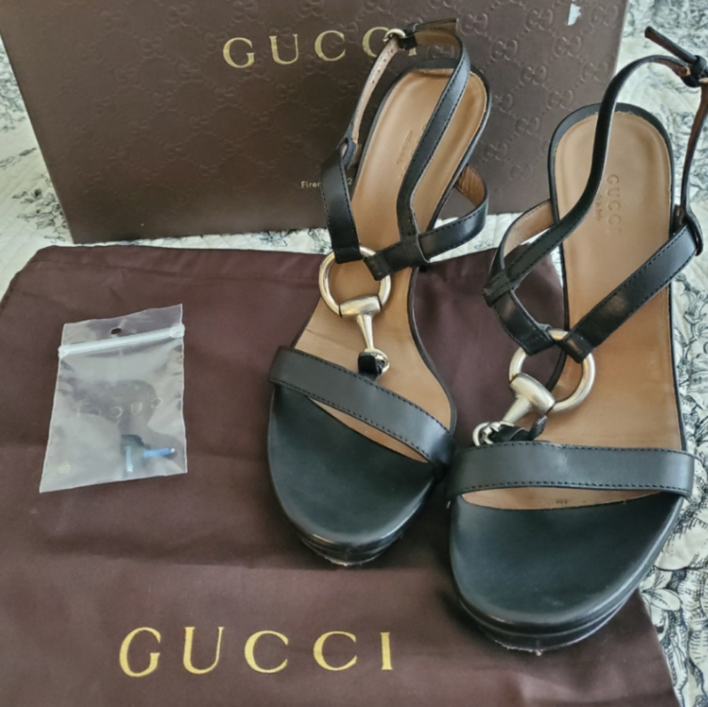 GUCCI Leather Sandals w/Original Box & Dust Bag